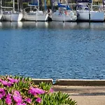 Marina Lairan Vue Sur L'eau Et Les Bateaux De Port Camargue * Le Grau-du-Roi