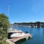 Marina Lairan Vue Sur L'eau Et Les Bateaux De Port Camargue Feriehus
