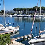Marina Lairan Vue Sur L'eau Et Les Bateaux De Port Camargue Feriehus Le Grau-du-Roi