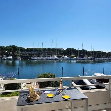Holiday home Marina Lairan Vue Sur L'eau Et Les Bateaux De Port Camargue 2etoiles F