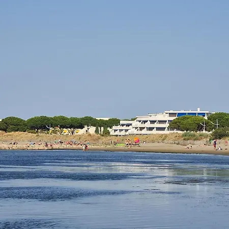 Marina Lairan Vue Sur L'eau Et Les Bateaux De Port Camargue Nyaraló