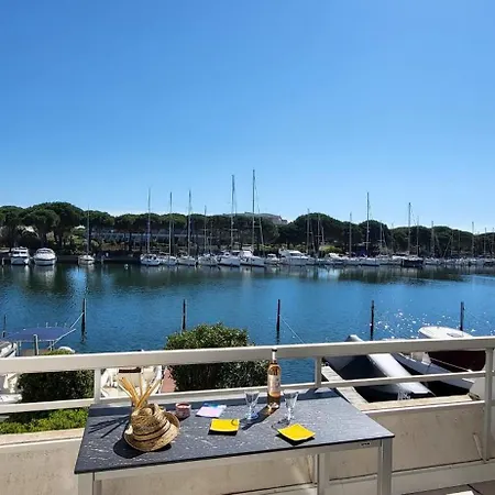 Marina Lairan Vue Sur L'eau Et Les Bateaux De Port Camargue * Le Grau-du-Roi