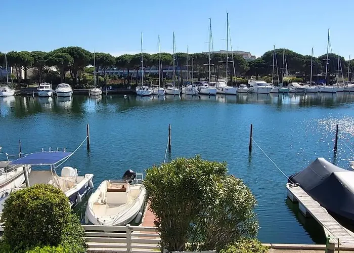 Marina Lairan Vue Sur L'eau Et Les Bateaux De Port Camargue Le Grau-du-Roi