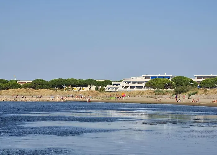 Marina Lairan Vue Sur L'eau Et Les Bateaux De Port Camargue Nyaraló