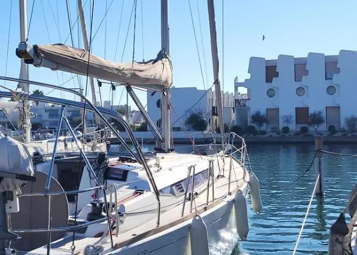 Marina Lairan Vue Sur L'eau Et Les Bateaux De Port Camargue * Le Grau-du-Roi