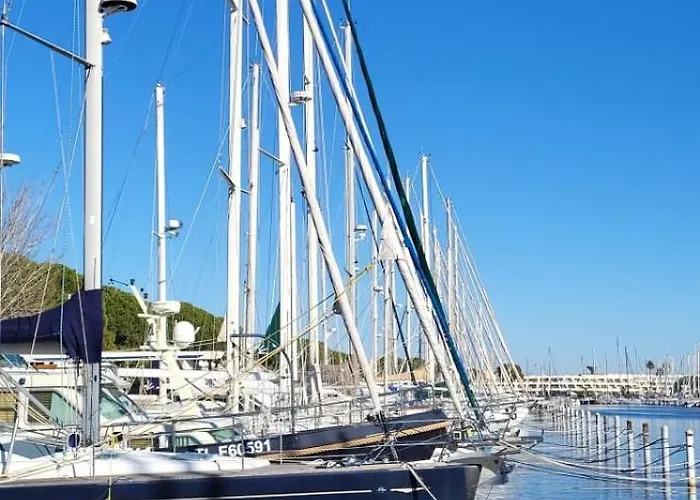 Marina Lairan Vue Sur L'eau Et Les Bateaux De Port Camargue * Le Grau-du-Roi